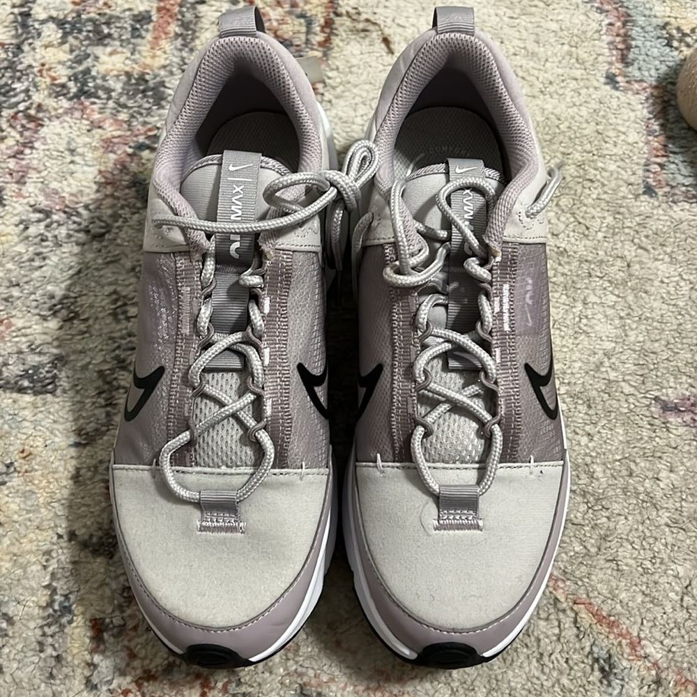 Nike air max tennis shoes. - Picture 3 of 5